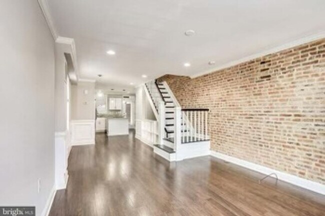 Foto del edificio - 601 S. East Avenue/3 Bedroom, 2 Bath Townh...