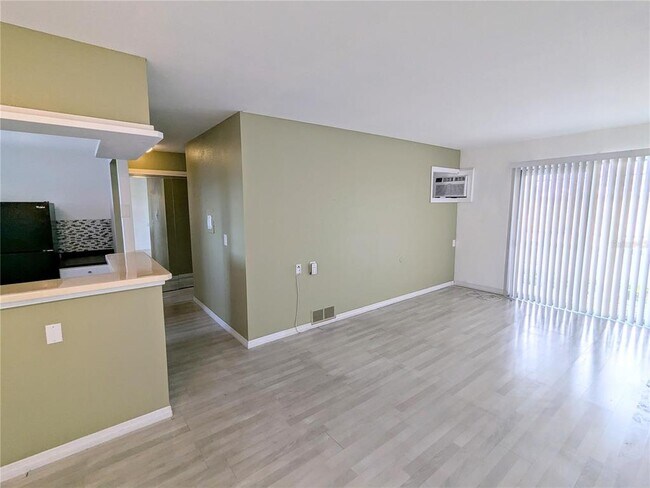Foto del edificio - 5893 Todd St