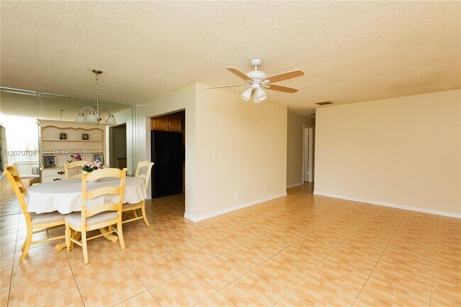 Foto del edificio - 1055 NW 83rd Ave