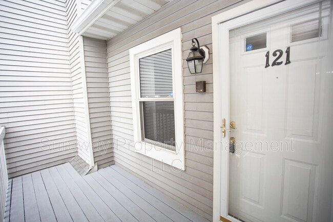 Building Photo - 121 Park Pl Dr