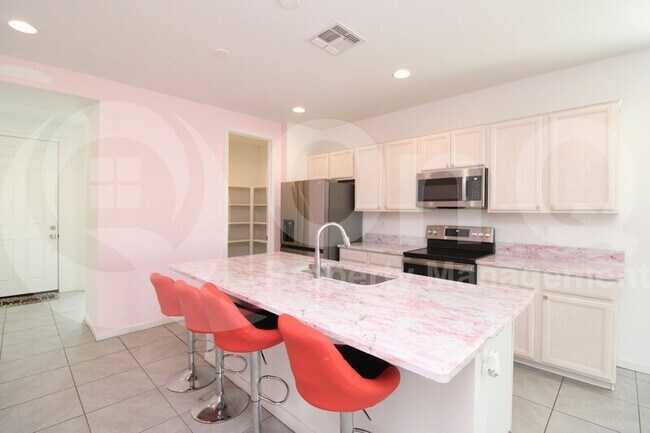 Foto del edificio - 1068 W Hess Ave