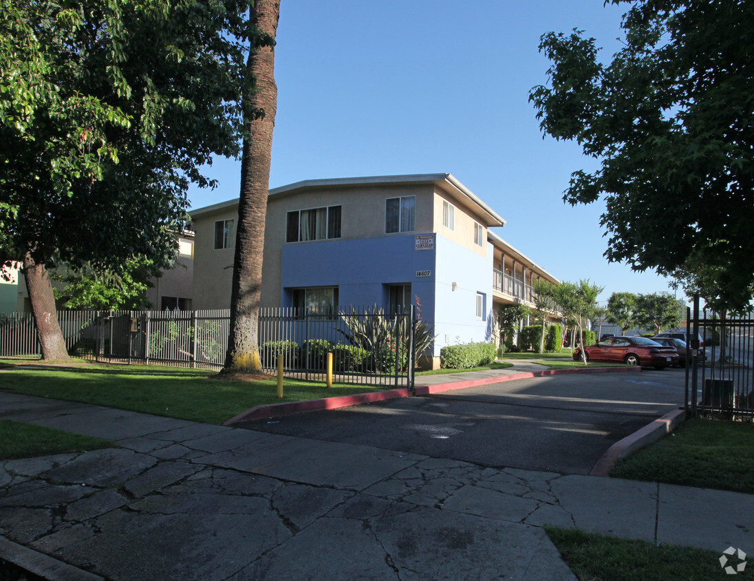 Primary Photo - Blythe Street Apartments