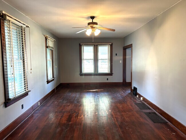 Family Room - 16 Iowa Ave
