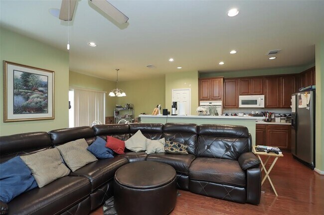 Foto del edificio - 16046 Sweetwater Fields Ln
