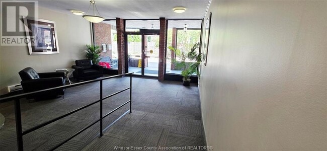 Photo du bâtiment - 3900 Wyandotte St E