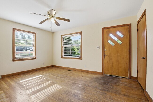 Foto del edificio - 905 W Eastland Ave