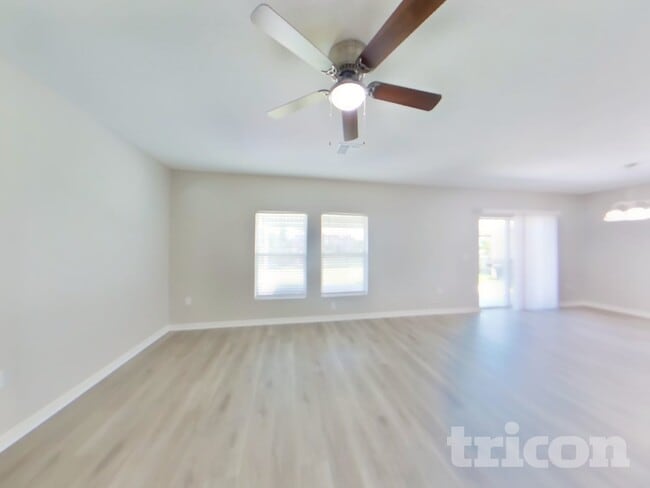 Building Photo - 5475 Summer Sunset Dr