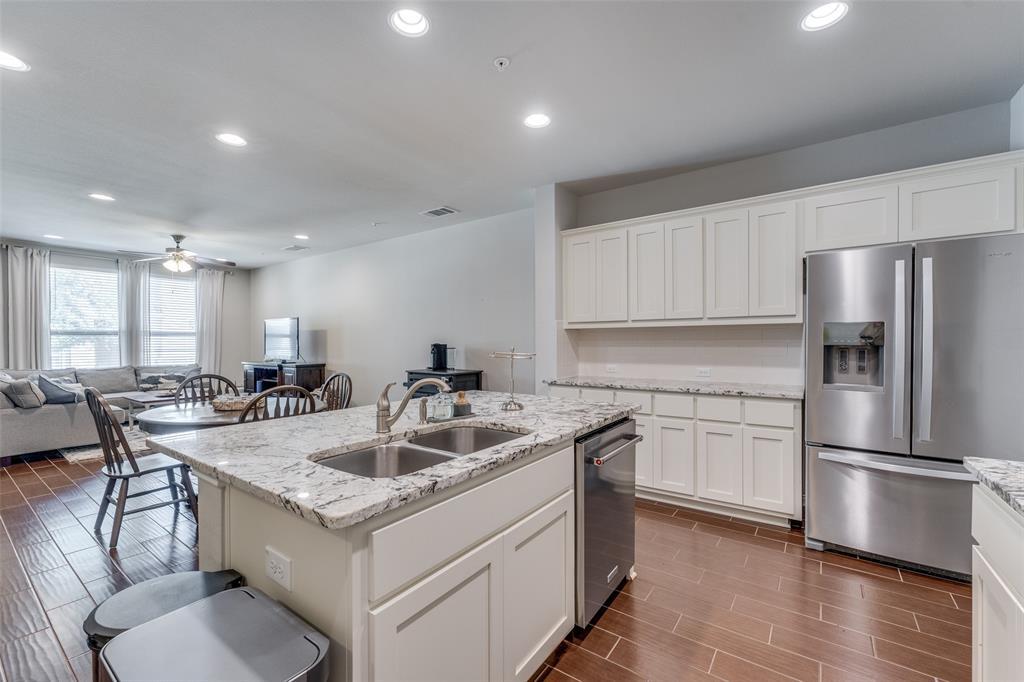 Foto principal - 13800 Lyndhurst St