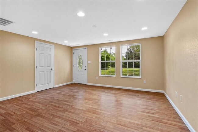 Foto del edificio - 12408 Cannon Rd