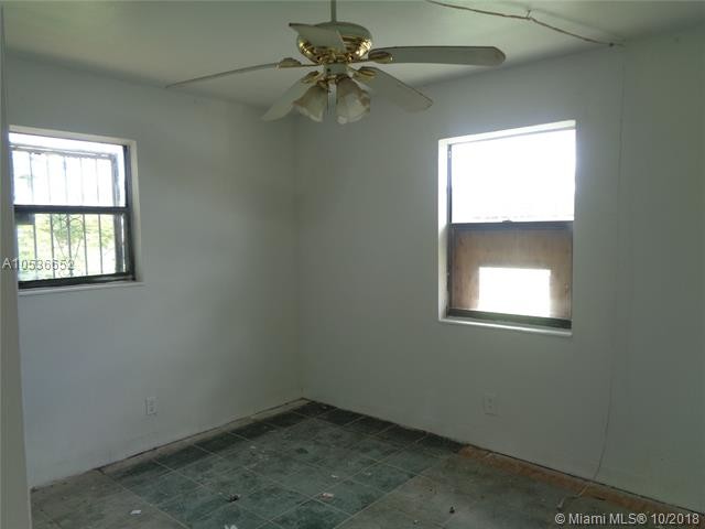 Building Photo - 2437 NW 9th St  2437