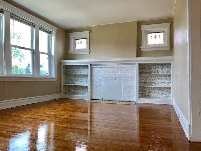 Foto del edificio - 1323 Woodland Dr