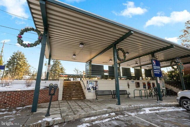 Foto del edificio - 36 N Narberth Ave