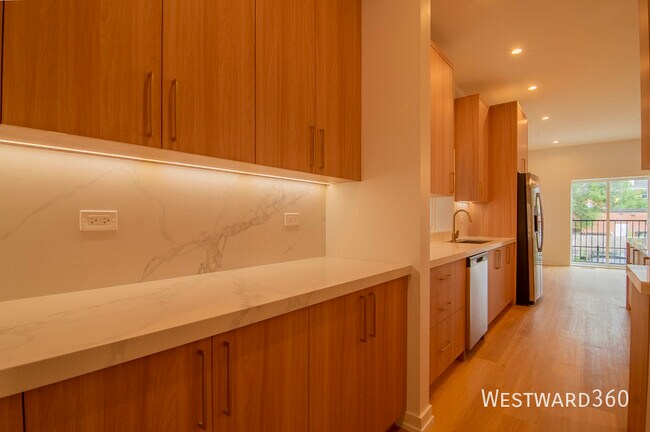 Foto del edificio - 2040 W Washington Blvd