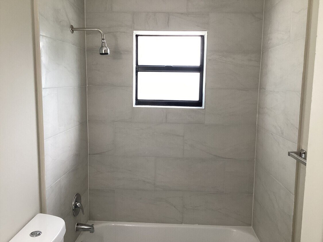 Foto del edificio - 4 br, 2 bath House - 5216 Edgecliff Ave