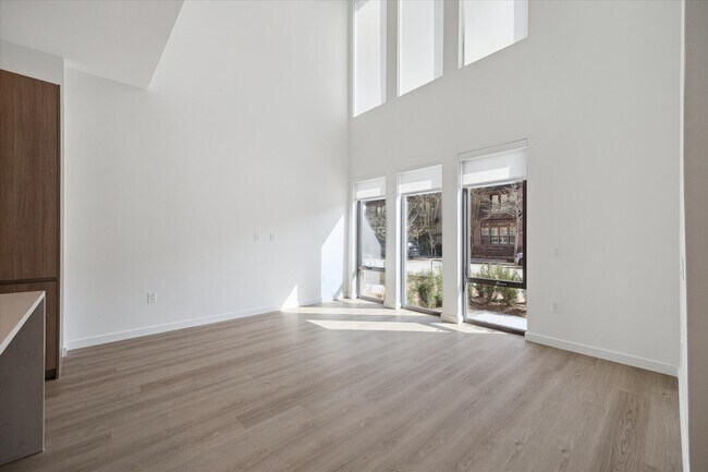 Building Photo - 1 Riva Row