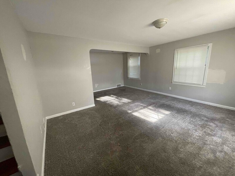 Building Photo - 5425 Swope Pkwy