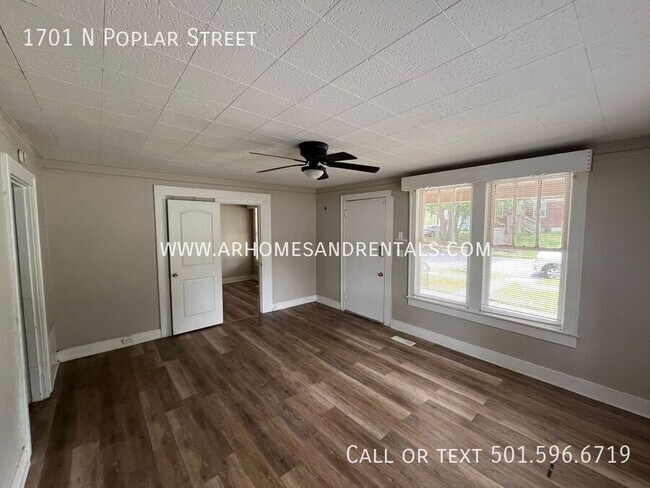 Building Photo - 1701 N Poplar St