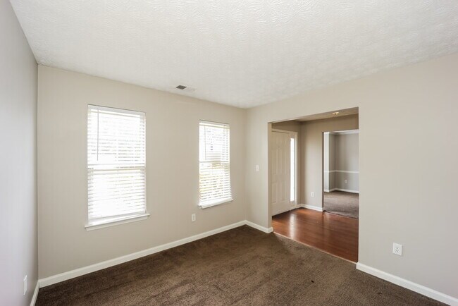 Building Photo - 375 Birchmere Close SW
