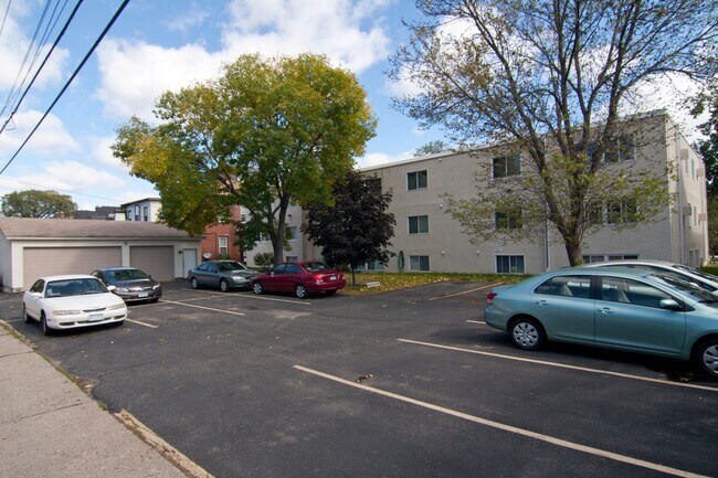 Foto del edificio - 2730 Dupont Ave S