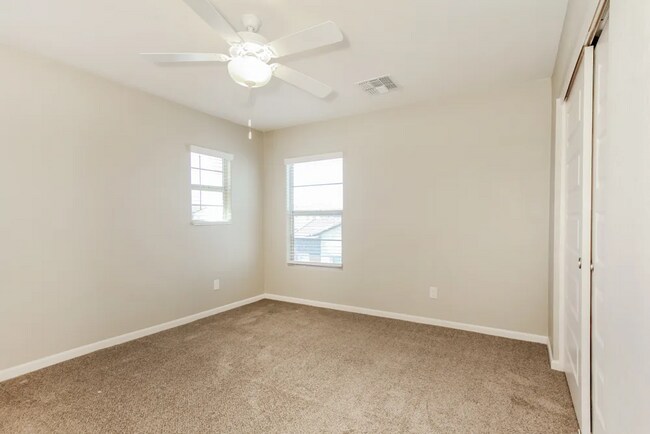 Foto del edificio - 5022 N 189th Glen