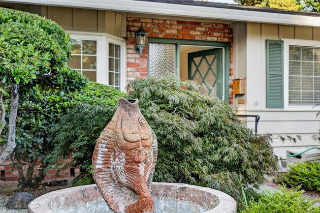 Foto del edificio - Single-Story Walnut Creek Home Near Top-Rated Schools, BART & Shopping