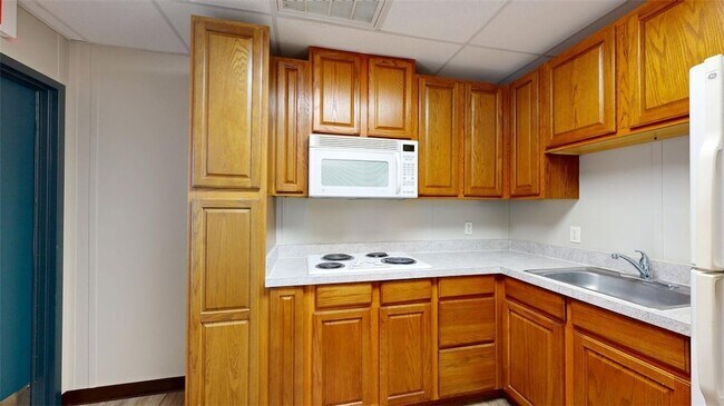 Building Photo - 5585 Straub Rd