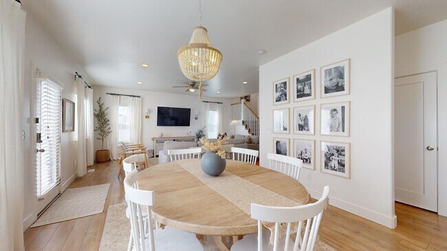 Building Photo - 318 E 280 N