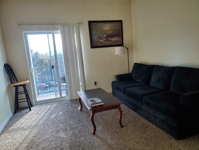 Foto del edificio - 1156 E St