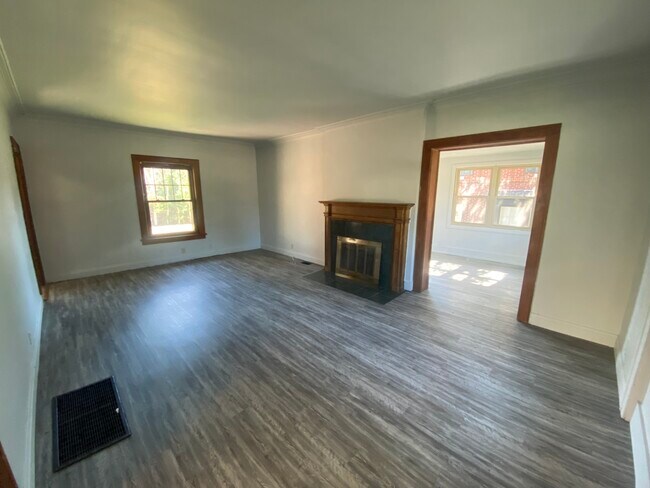 Building Photo - 7 W Conron Ave