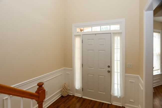 Building Photo - An Entertainer's Dream