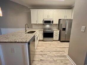 Building Photo - 5834 Longwood Dr
