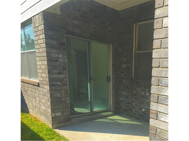 Building Photo - 2926 Green Valley Trail Dr