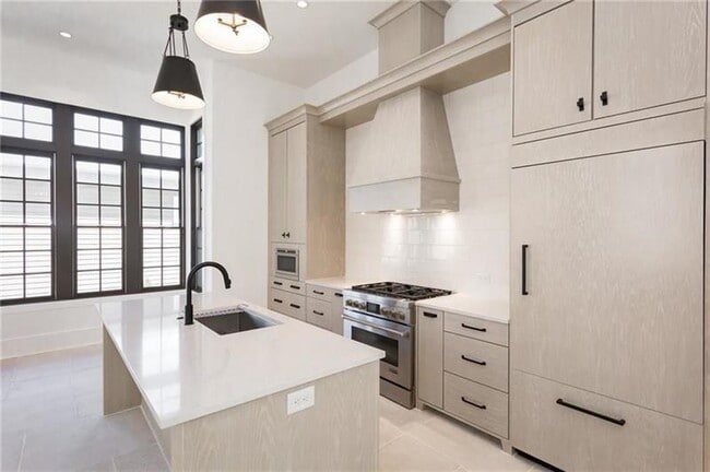 Building Photo - 11275 Serenbe Ln