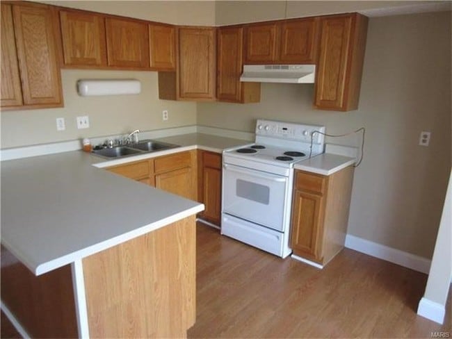 Building Photo - 7368 Hazelcrest Dr