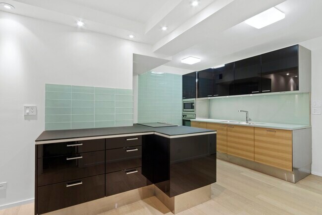 Foto del edificio - Sleek finishes Condominium One Bedroom
