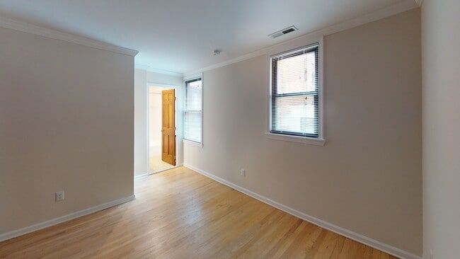 Building Photo - 1661 Park Rd NW