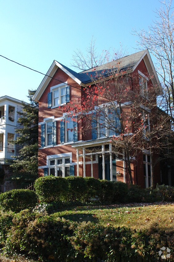 Building Photo - 932 Cherokee Rd