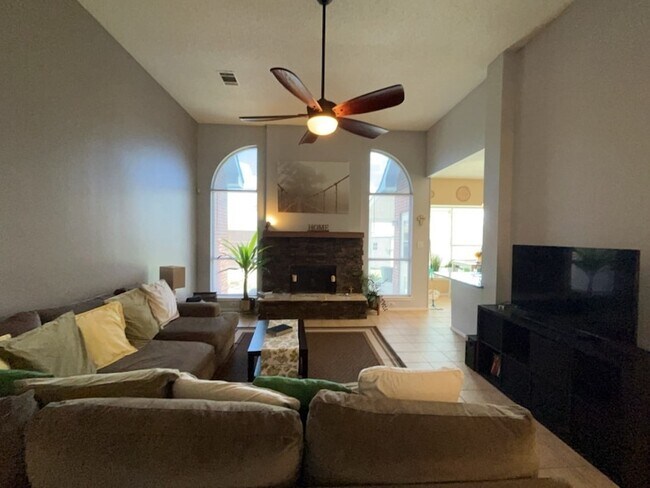 Foto del edificio - 2818 Pecan Meadow Dr