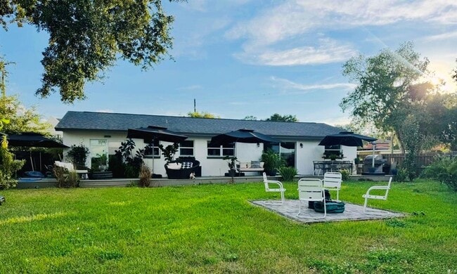 Building Photo - 1815 Barker Dr