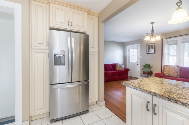 Building Photo - 3233 S 60th Ct