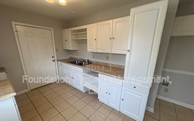 Building Photo - 4498 Suncrest Dr