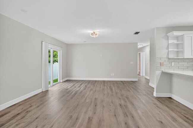 Foto del edificio - 731 NE 8th Ave