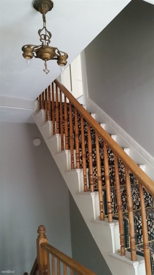 Building Photo - 8 Richmond St