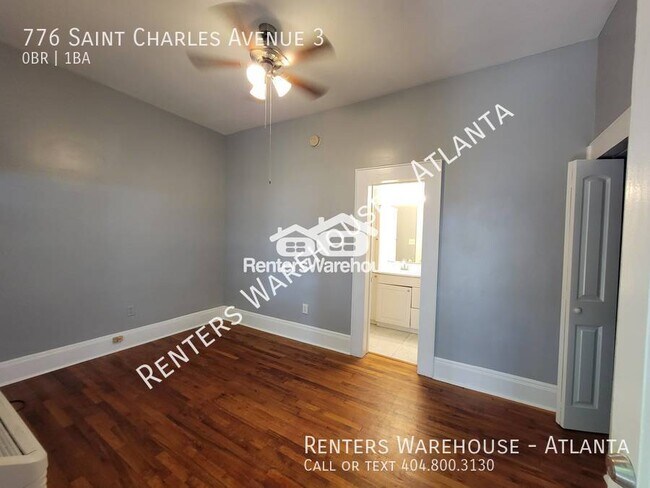 Building Photo - Location! Location! Studio w/ 1 Bathroom i...