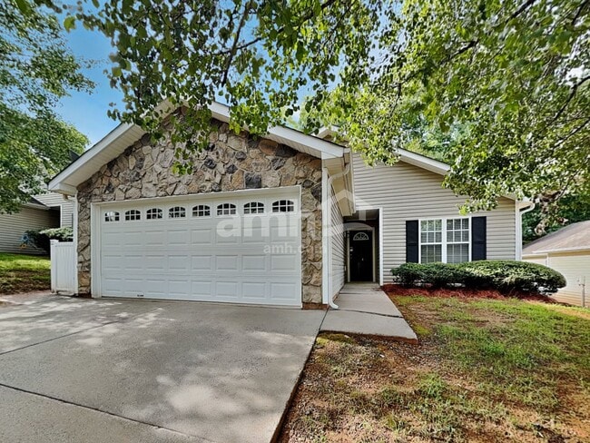 Building Photo - 5640 Regent Village Dr