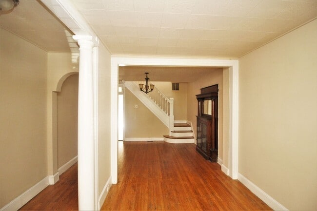 Building Photo - Updated 3bd/2ba Hampden Rowhome w/ CAC, W/...