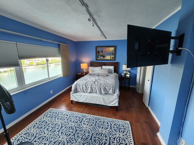 Foto del edificio - 9381 E Bay Harbor Dr