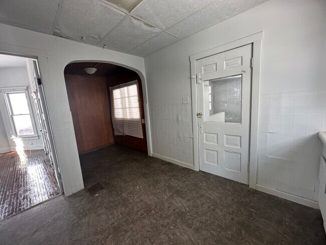 Building Photo - 2401 E Main St