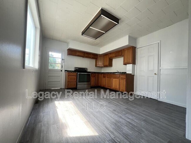 Building Photo - 30 Susquehanna St