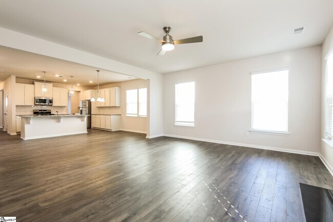 Foto del edificio - 562 Hillpark Ln